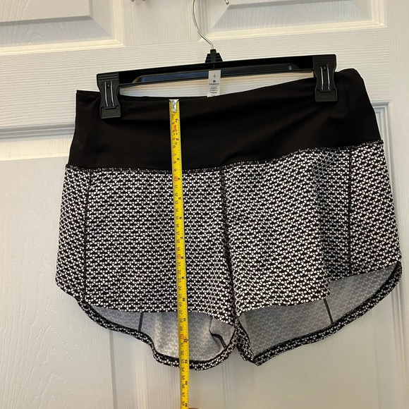 ! Lululemon Speed Up Short Hi-Rise *2.5" - Picture 5 of 5